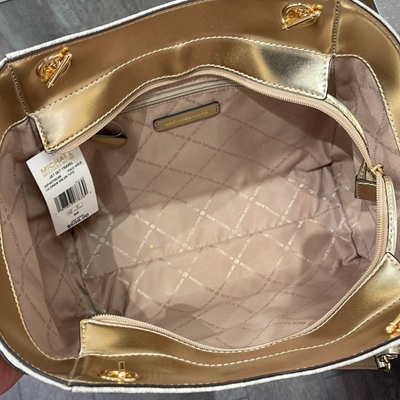 MICHAEL KORS 
Jet Set Travel Large Signature Chain Shoulder Tote Bag
Pale Gold - Picture 16 of 16